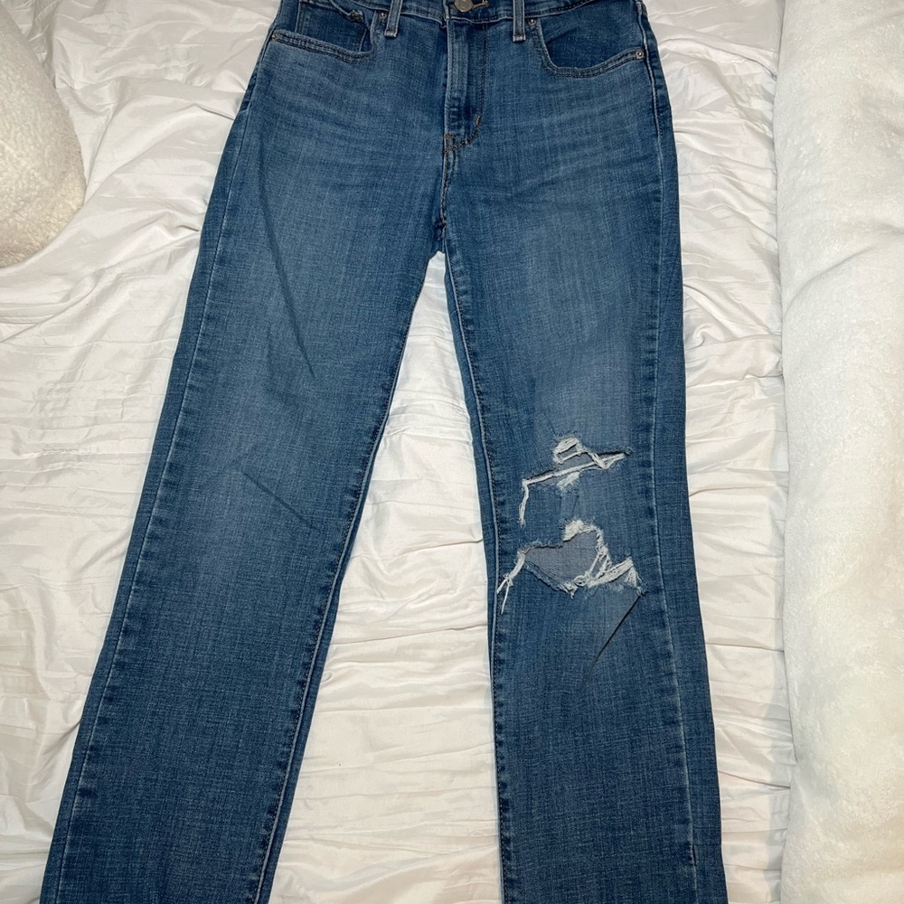 Blue Levi’s Distressed Women's Jeans